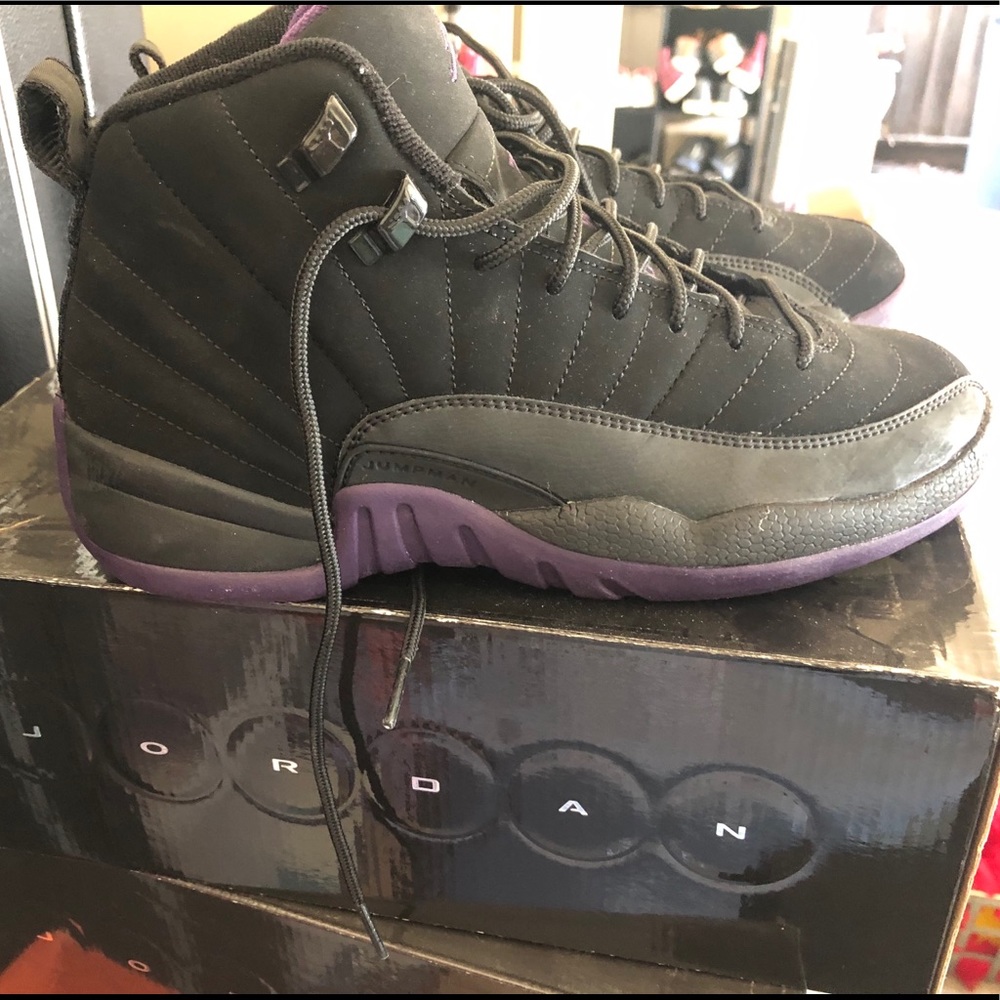 Jordan Retro 12 youth size 6